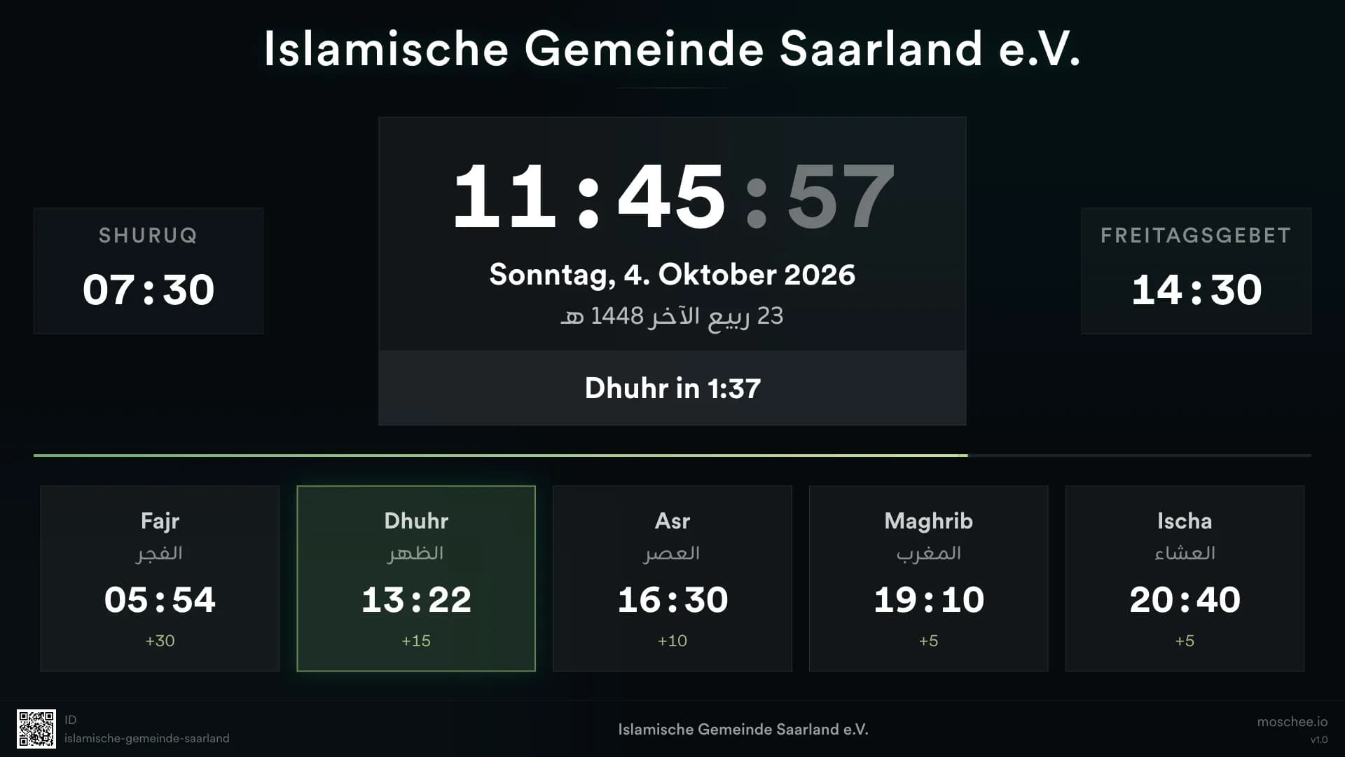Gebetszeiten-Bildschirm der Islamischen Gemeinde Saarland mit Uhrzeit, Hidschri-Datum, Countdown zum nächsten Gebet und den fünf Gebetszeiten mit Iqama-Abständen.